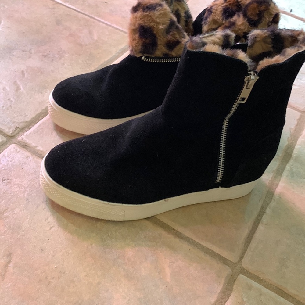 STEVE MADDEN Black Suede Ankle Wedgie Boots with Leopard Print Lining,, size 8